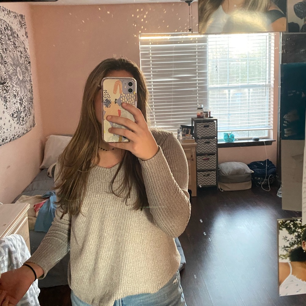 basic gray sweater - Picture 2 of 2